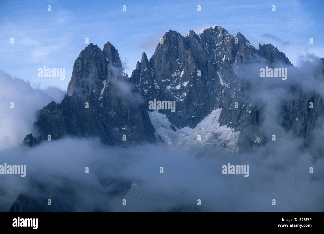 Il Auiguille Verte e Petit Dru nelle Alpi francesi al crepuscolo Foto Stock