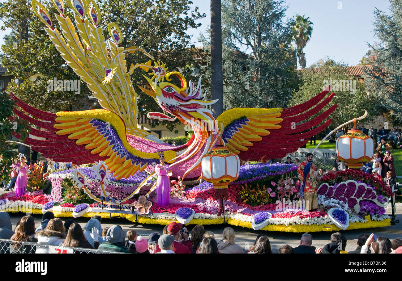 Carri allegorici decorati con fiori in l annuale Giorno di nuovi anni Rose Bowl Parade, Pasadena, California, Stati Uniti d'America Foto Stock