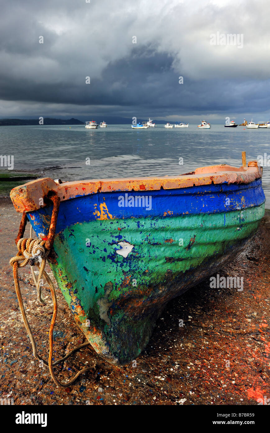 E colorata antica barca da pesca Foto Stock