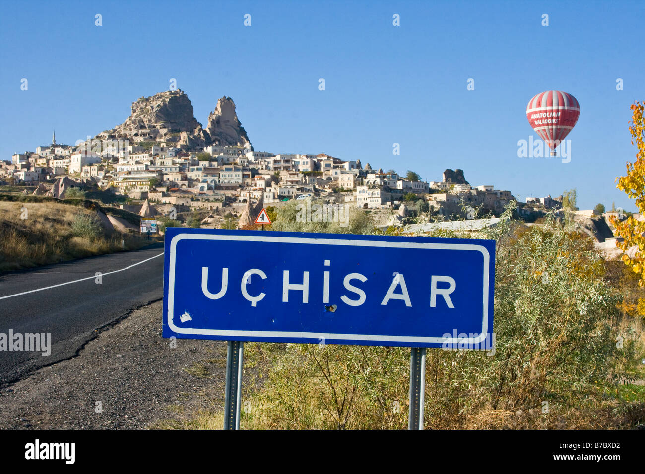 Volo in mongolfiera sopra Uchisar in Cappadocia Turchia Foto Stock