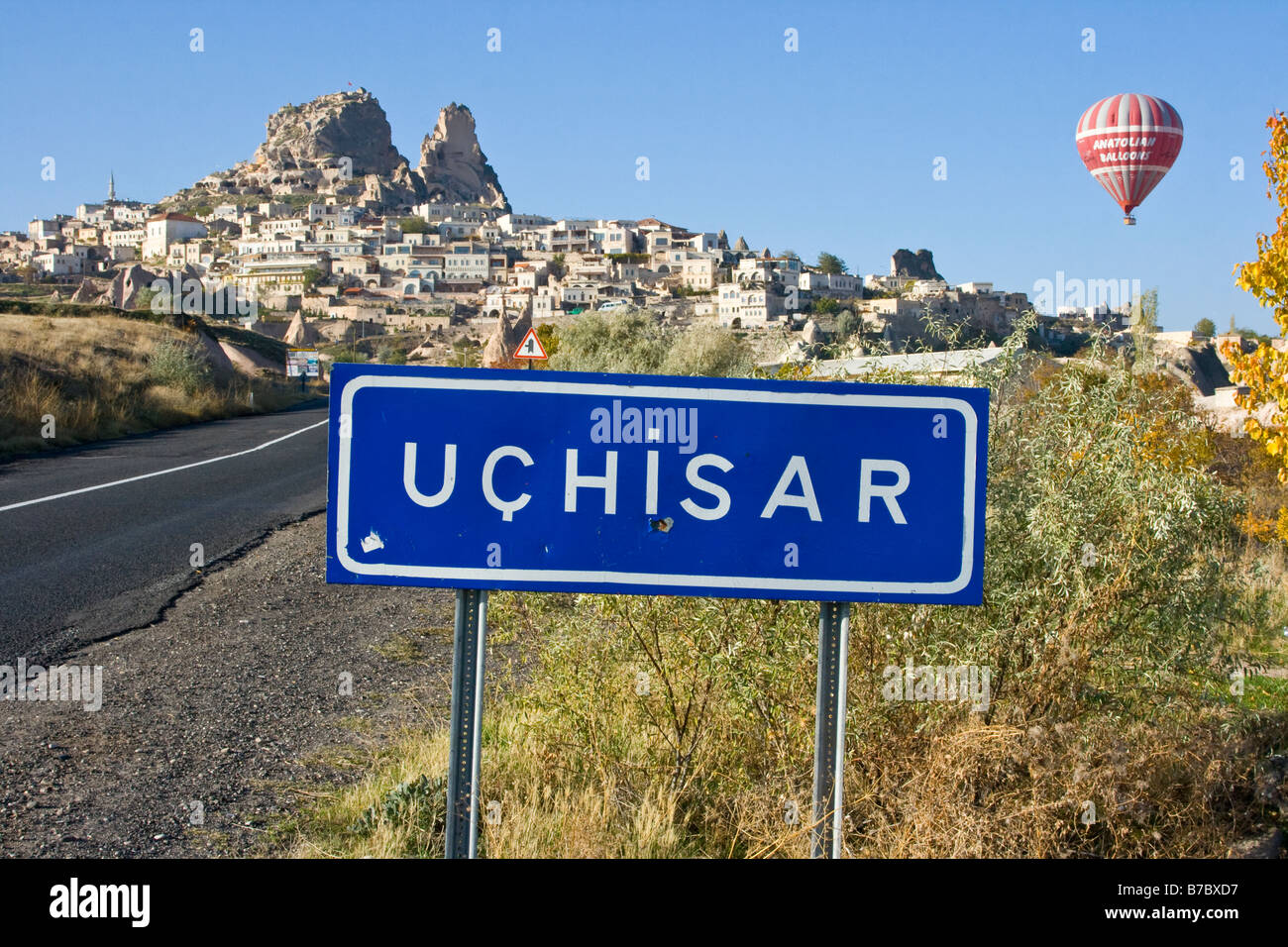Volo in mongolfiera sopra Uchisar in Cappadocia Turchia Foto Stock