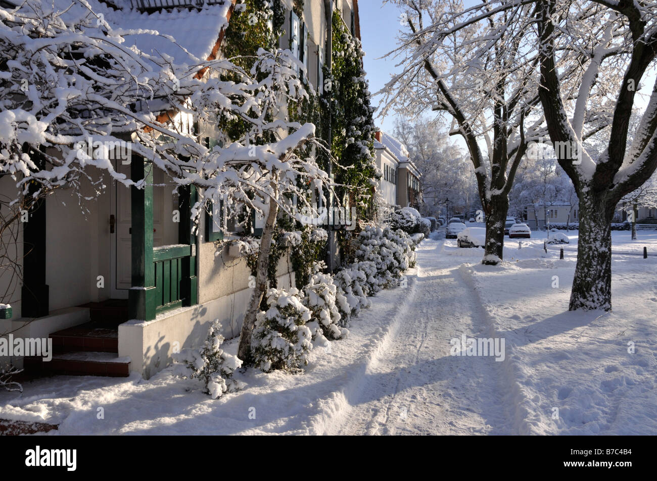 Zona residenziale in inverno, Berlino, Germania Foto Stock