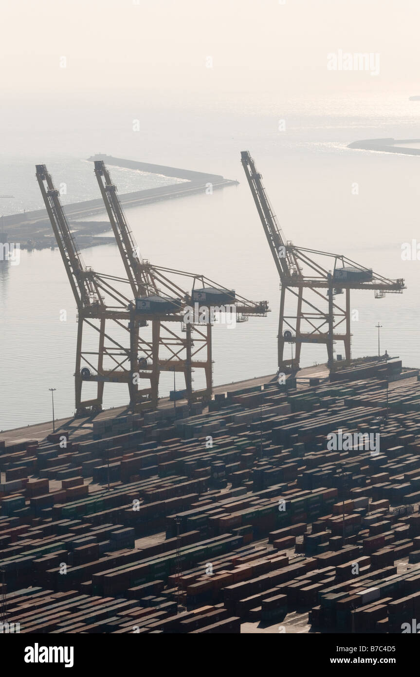 I container per il trasporto merci nel porto di Barcellona Spagna Foto Stock