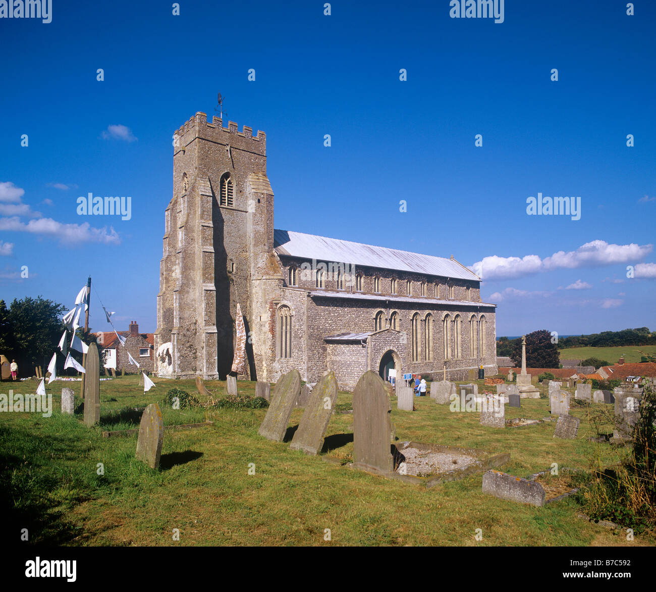 La chiesa di San Nicola a Salthouse sulla Costa North Norfolk Foto Stock