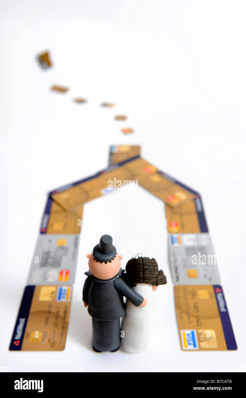 Fumetto sposa e lo sposo figure per decorare una torta di nozze nella foto come se VIVERE IN UNA CARTA DI CREDITO HOUSE Foto Stock