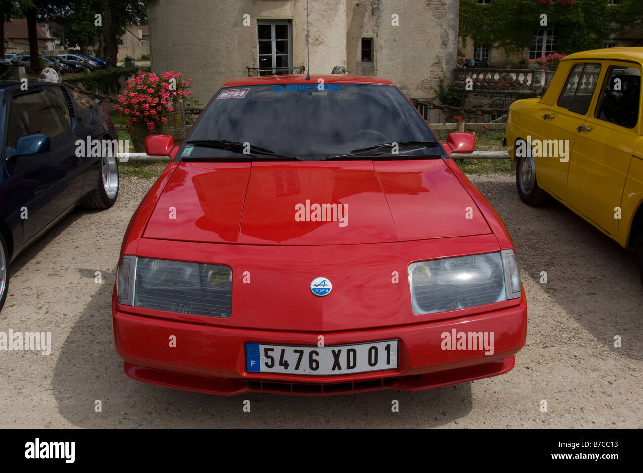 Musee Château de Savigny-lès-Beaune, Cote d'Or Francia. Raccolta di Renault auto da rally in mostra. Fiat Abarth Sport cars racing Foto Stock