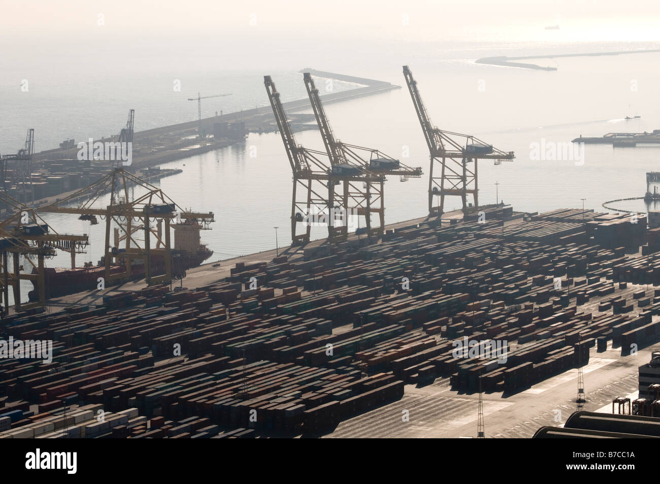 I container per il trasporto merci nel porto Foto Stock