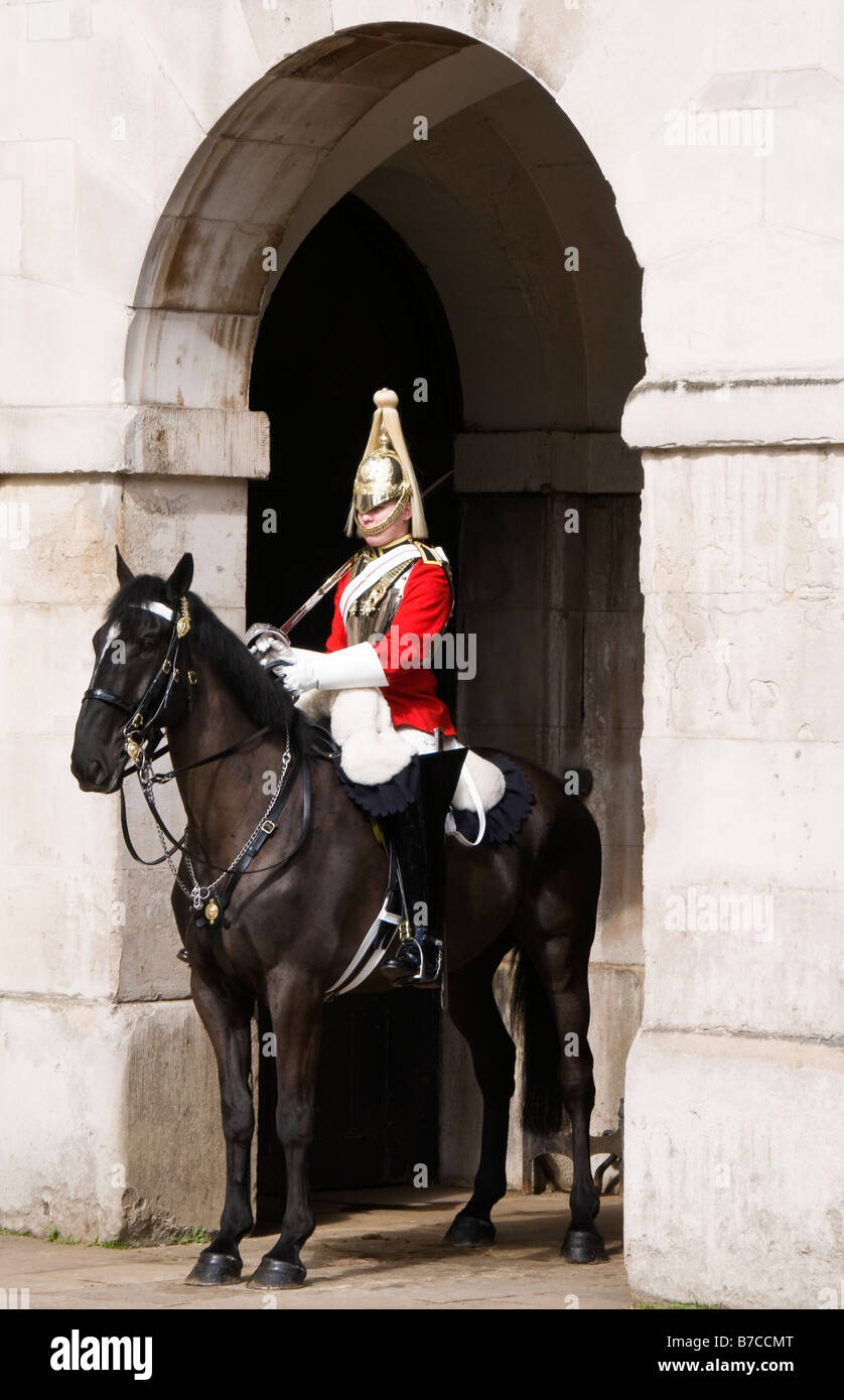 Guardia a la sfilata delle Guardie a Cavallo, London, Regno Unito Foto Stock