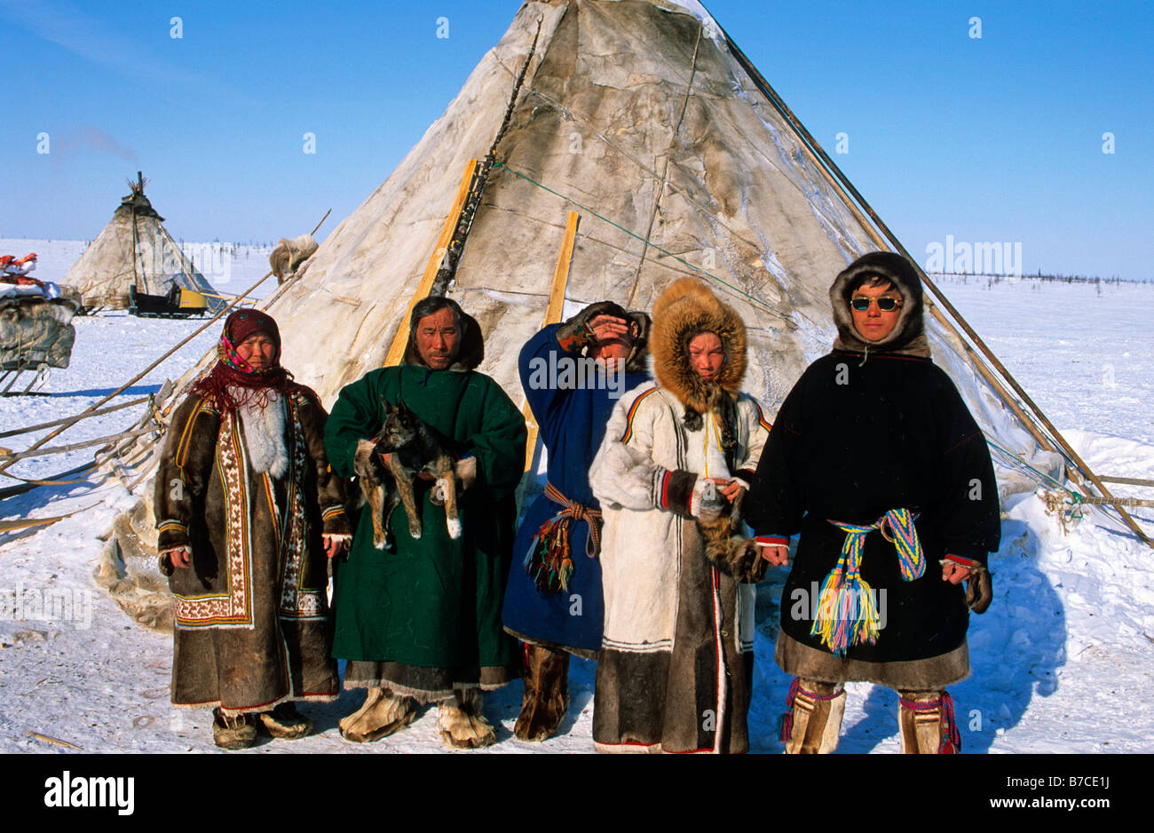 Famiglia di renne Nenets herder, a nord-ovest della Siberia. Foto Stock