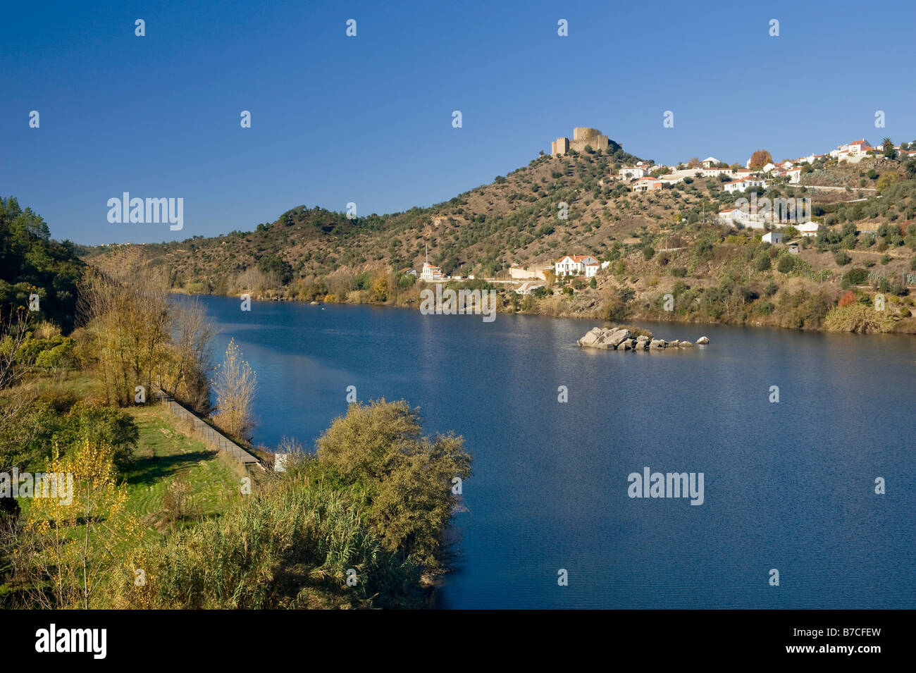 Il Portogallo, ai confini della regione di Alentejo, Beira Baixa regioni, Belver village, il castello e il fiume Tejo Foto Stock