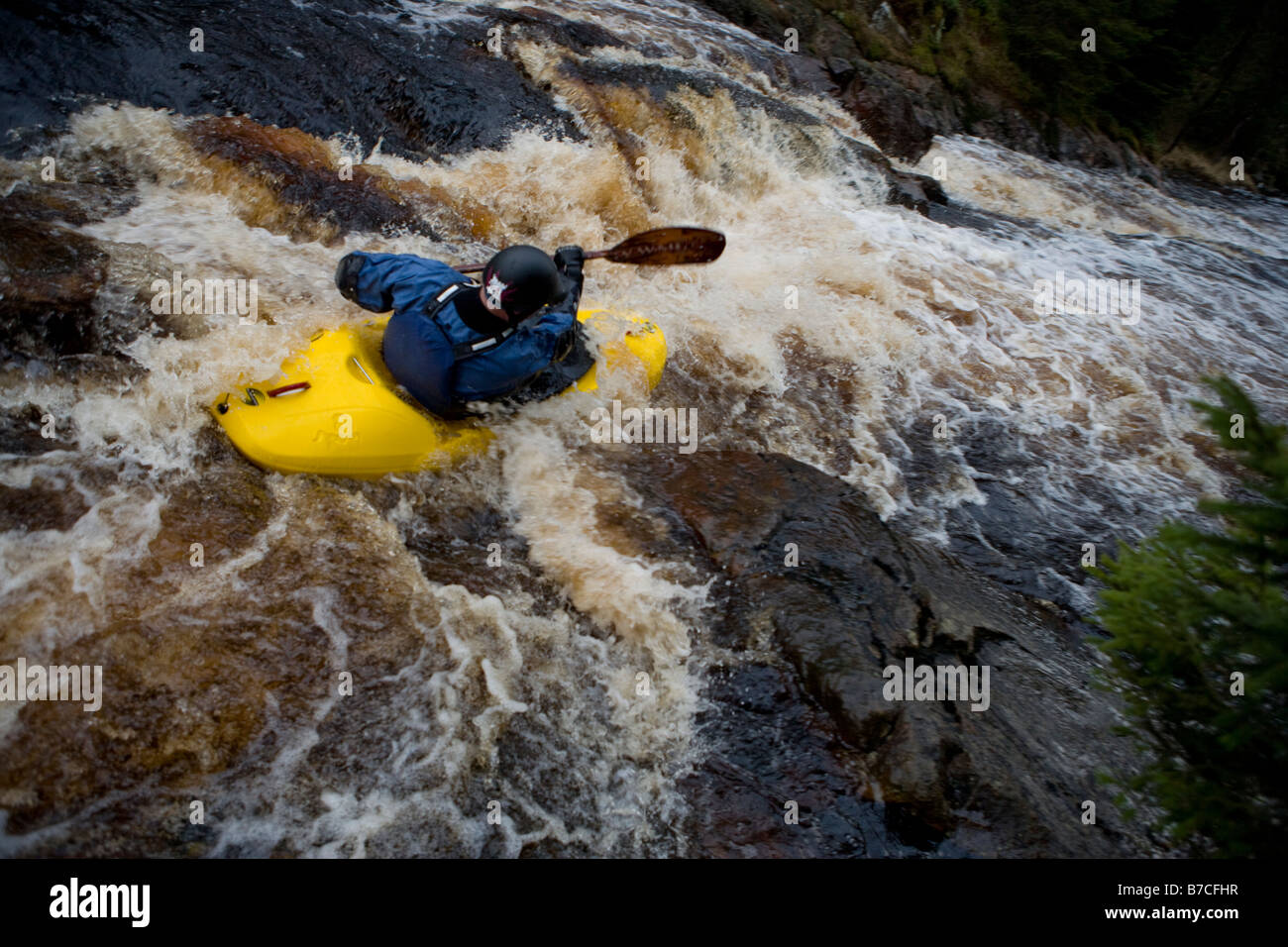 Whitewater kayaker Foto Stock
