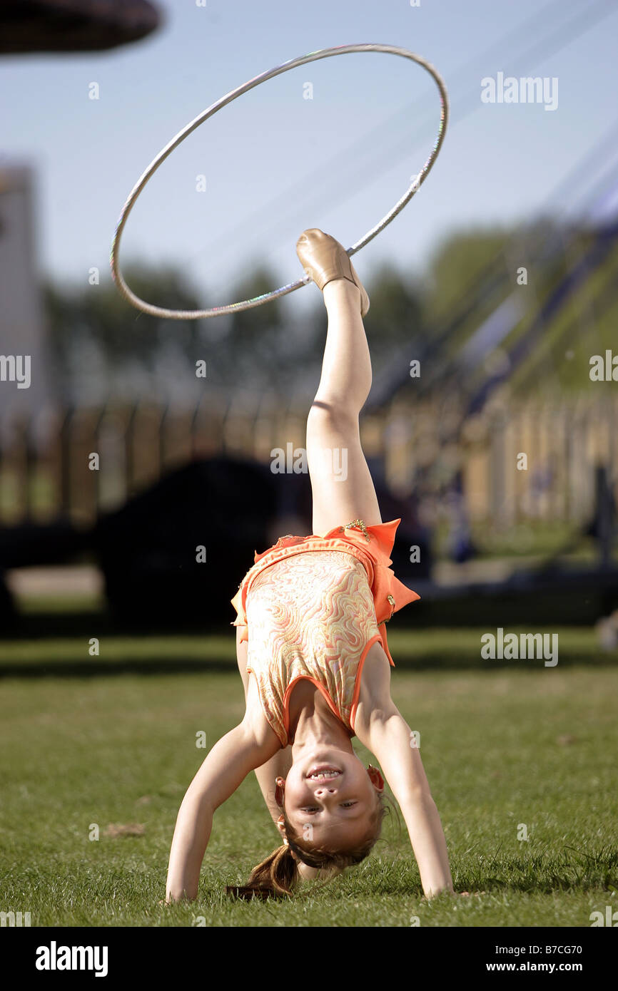 Americus Wilson, 6 anno vecchio hula hoop hulahoop star al suo genitore il circus in Nuova Zelanda Foto Stock