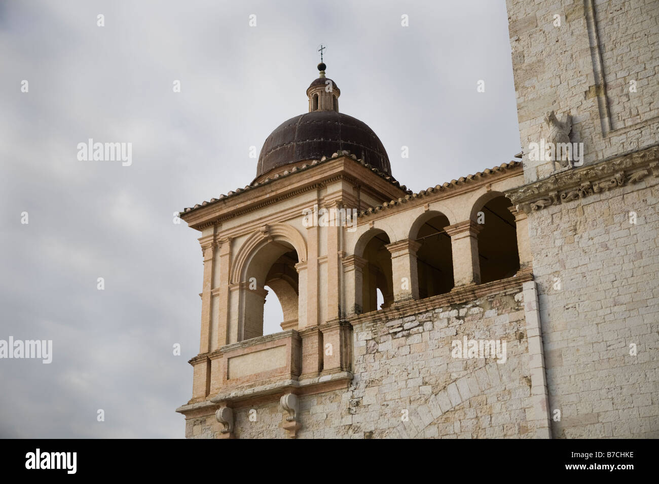 Al di fuori di dettaglio della Cattedrale di San Francesco in Assisi, Italia Foto Stock