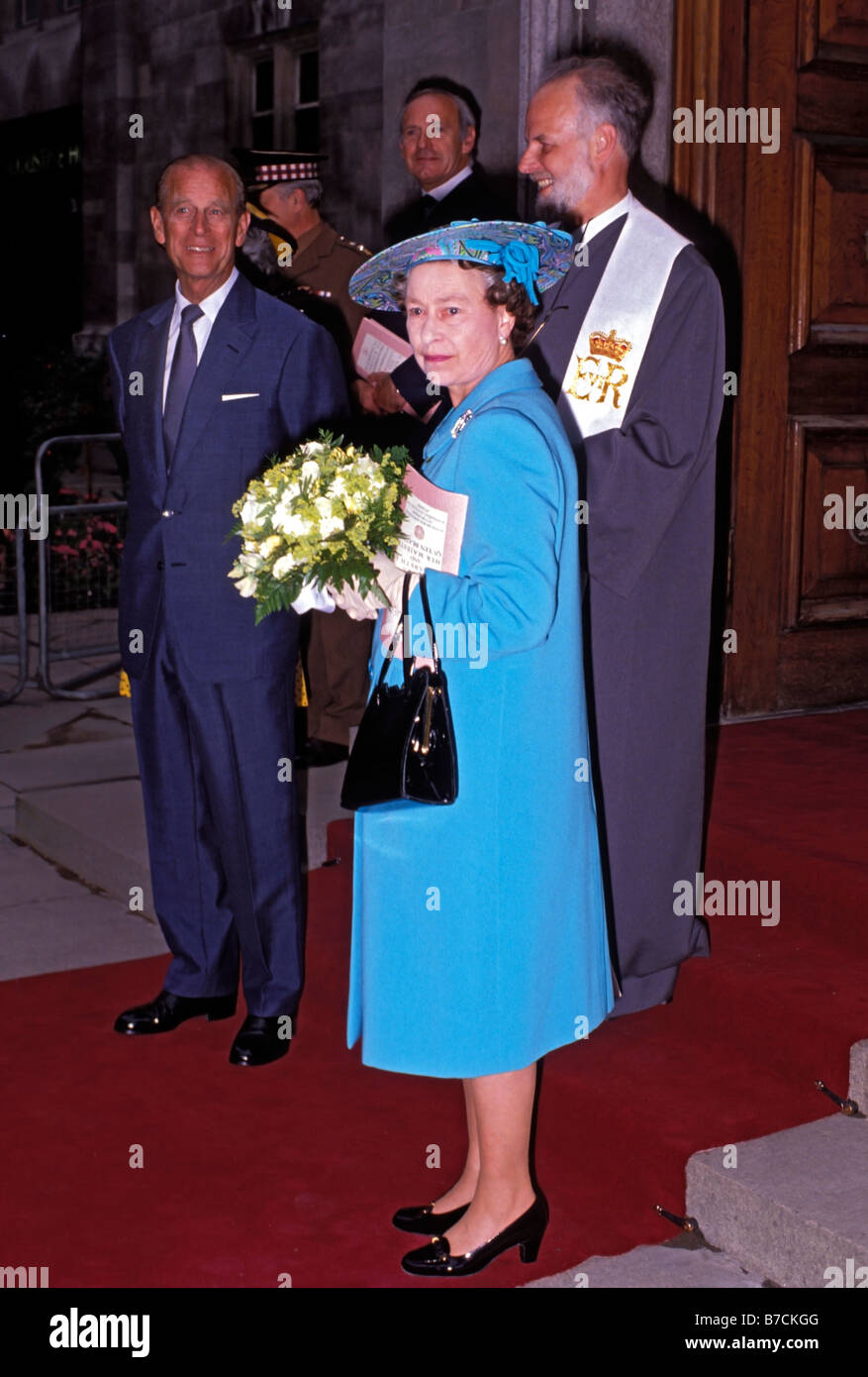 S.A.R. la Regina Elisabetta II con S.A.R. il Duca di Edimburgo. Lasciando la Chiesa olandese a Austin Frars, Londra, Inghilterra, Regno Unito, circa il 28 giugno 1989 Foto Stock