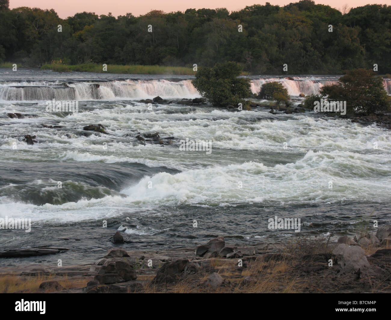 Abbassare Mumbotuta cade sul fiume Luapula Katanga Provincia Zambia questo è un affluente del fiume Congo Foto Stock