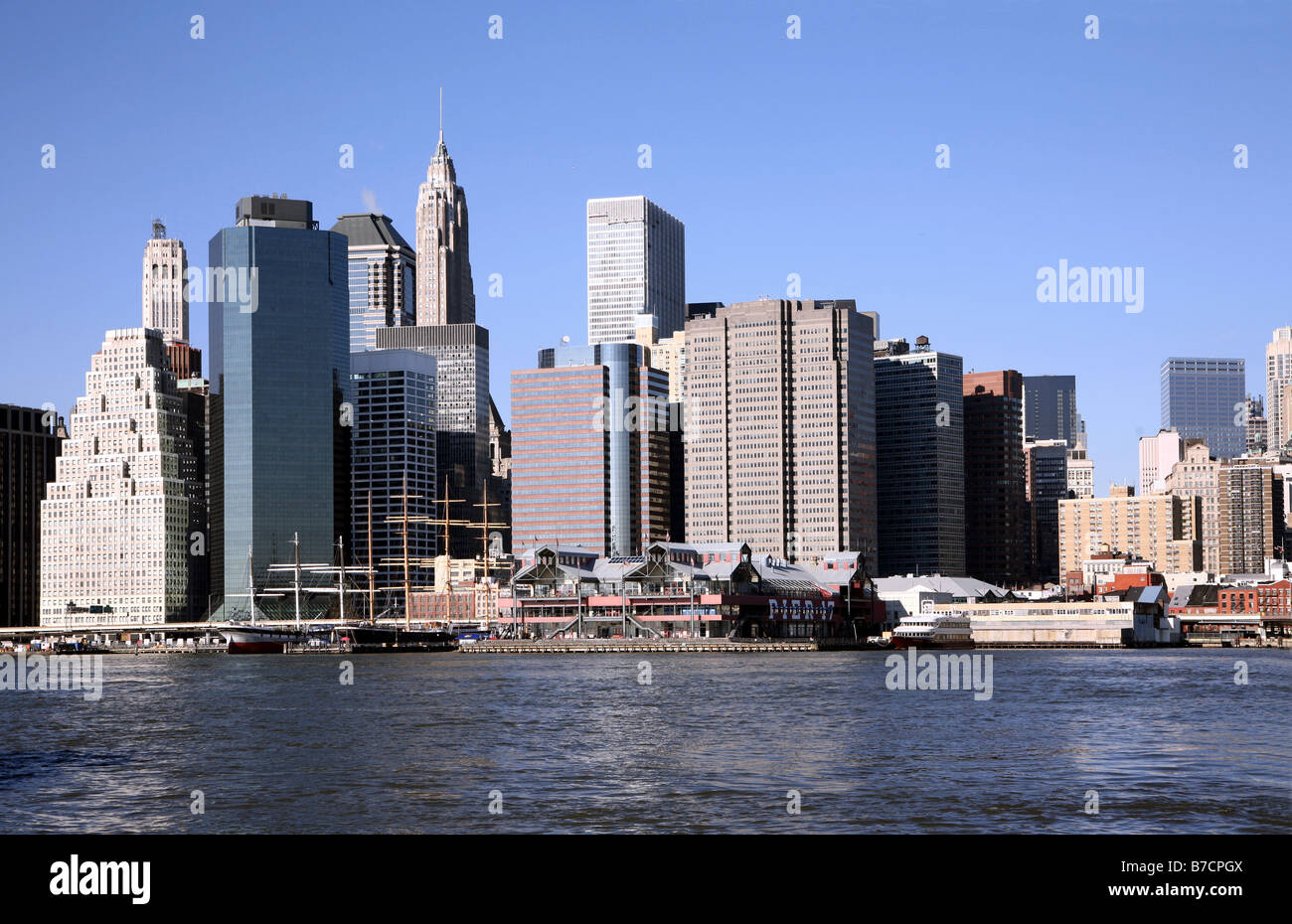Manhattan Financial District Skyline, visto da Brooklyn Foto Stock