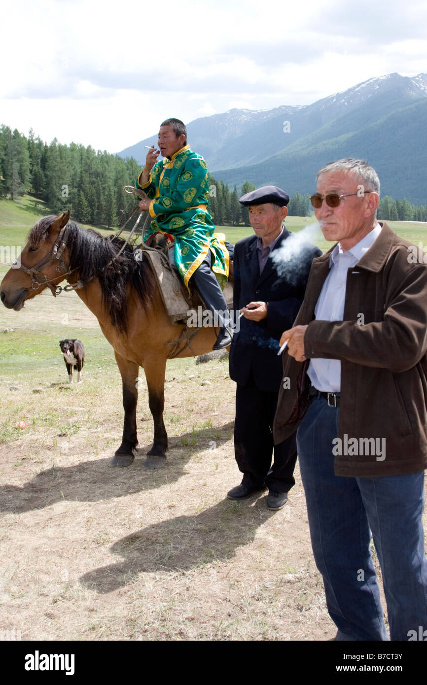 Gli spettatori presso il mongolo festival annuale chiamato Ao Bao Jie. Foto Stock