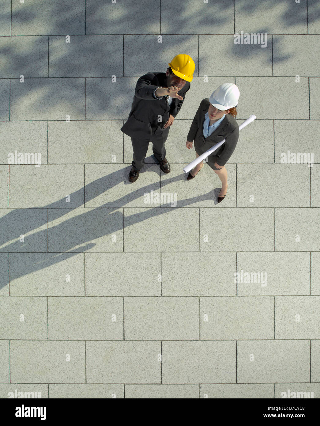 Due architetti discutendo sul sito Foto Stock