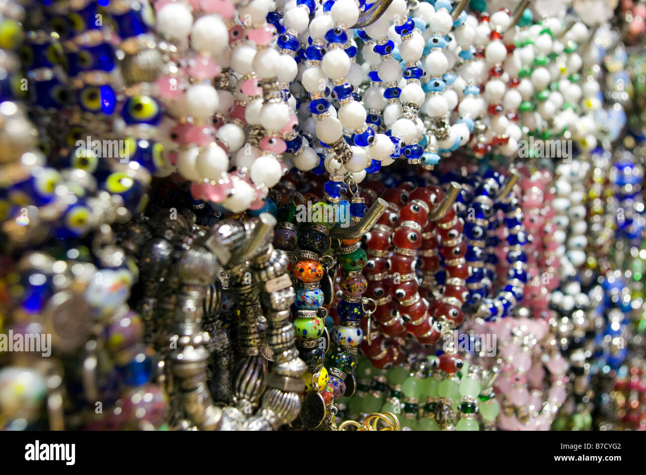 Bracciali in Istanbul grand bazaar Foto Stock
