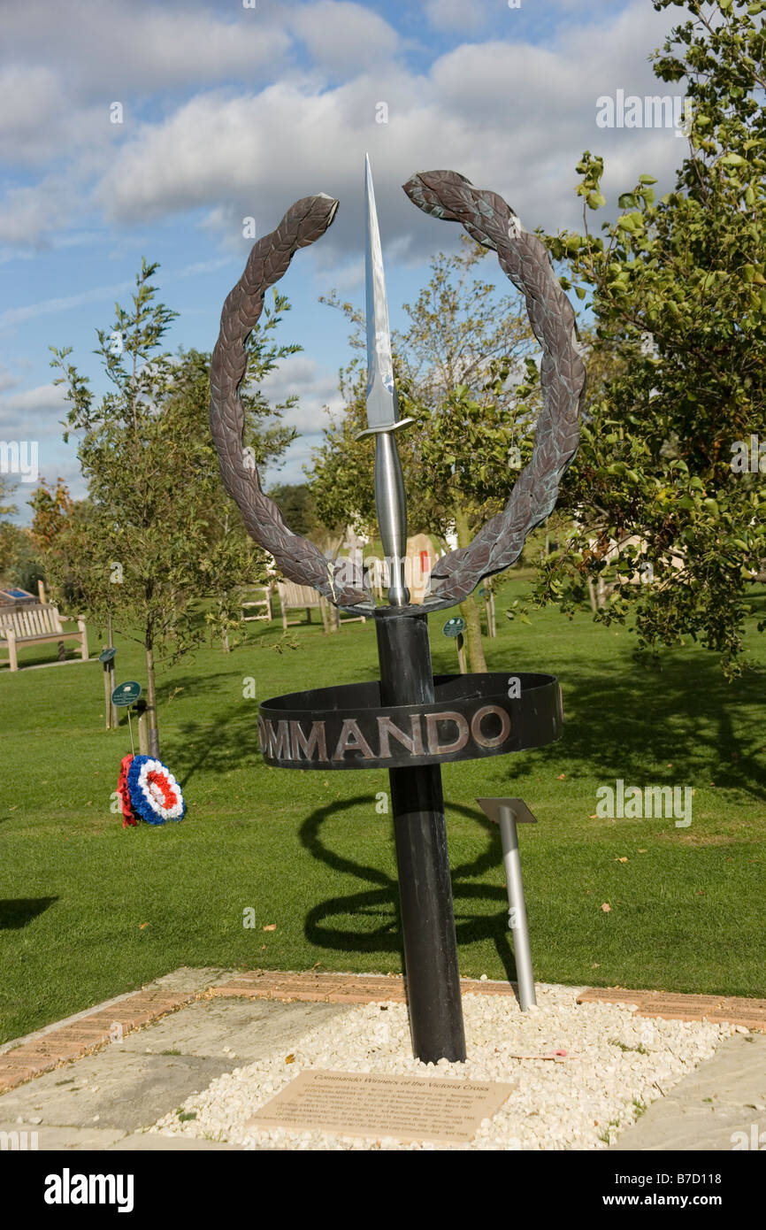 Memoriale al British Commando della Seconda Guerra Mondiale presso il National Memorial Arboreteum, Alrewas in Staffordshire, Inghilterra Foto Stock