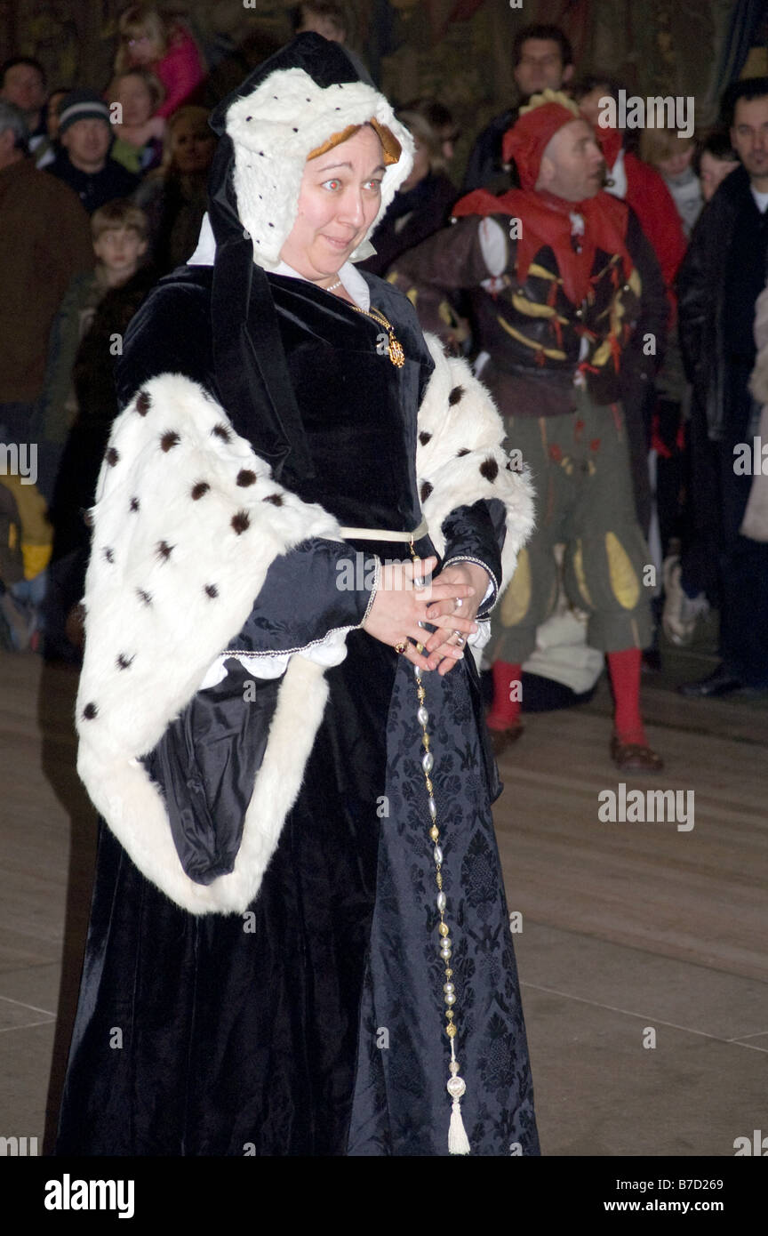 Attrice che interpreta Ann Boleyn, Hampton Court, Surrey, Inghilterra Foto Stock