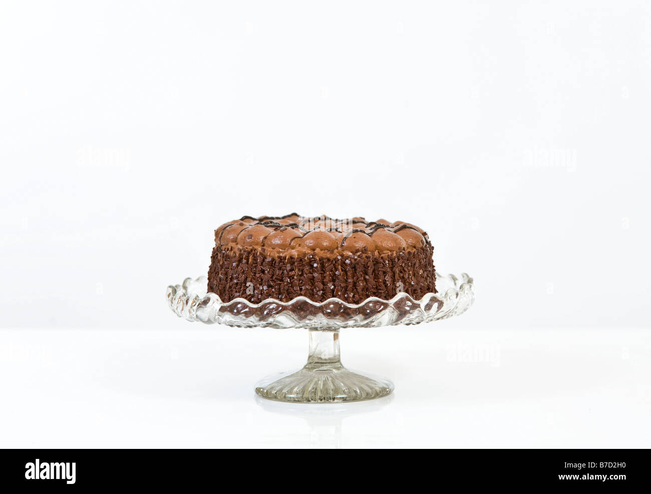 Gateau Al Cioccolato Su Un Cavalletto Di Torta Foto Stock Alamy