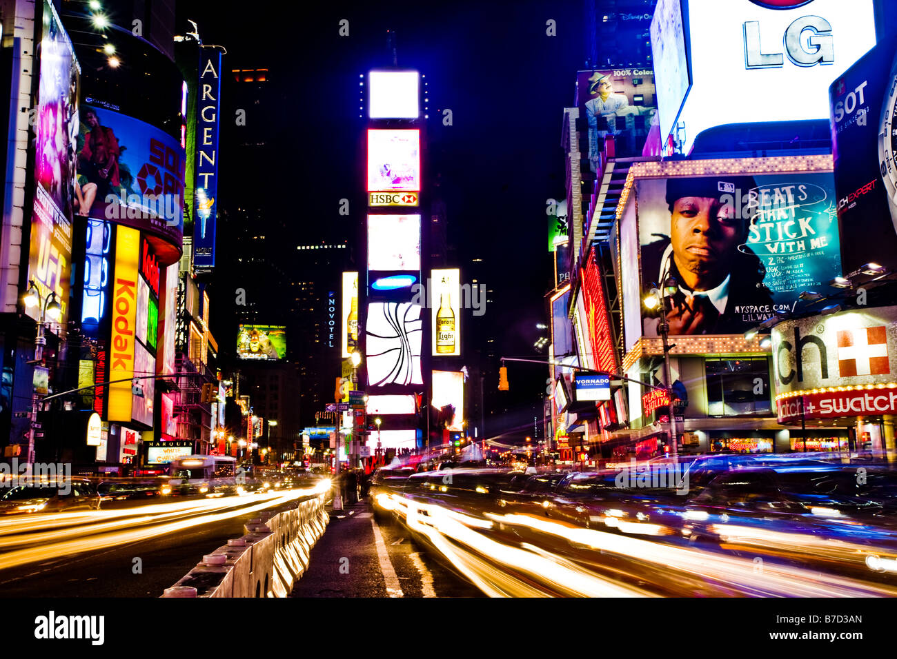 Una lunga esposizione al Time Square di New York Foto Stock