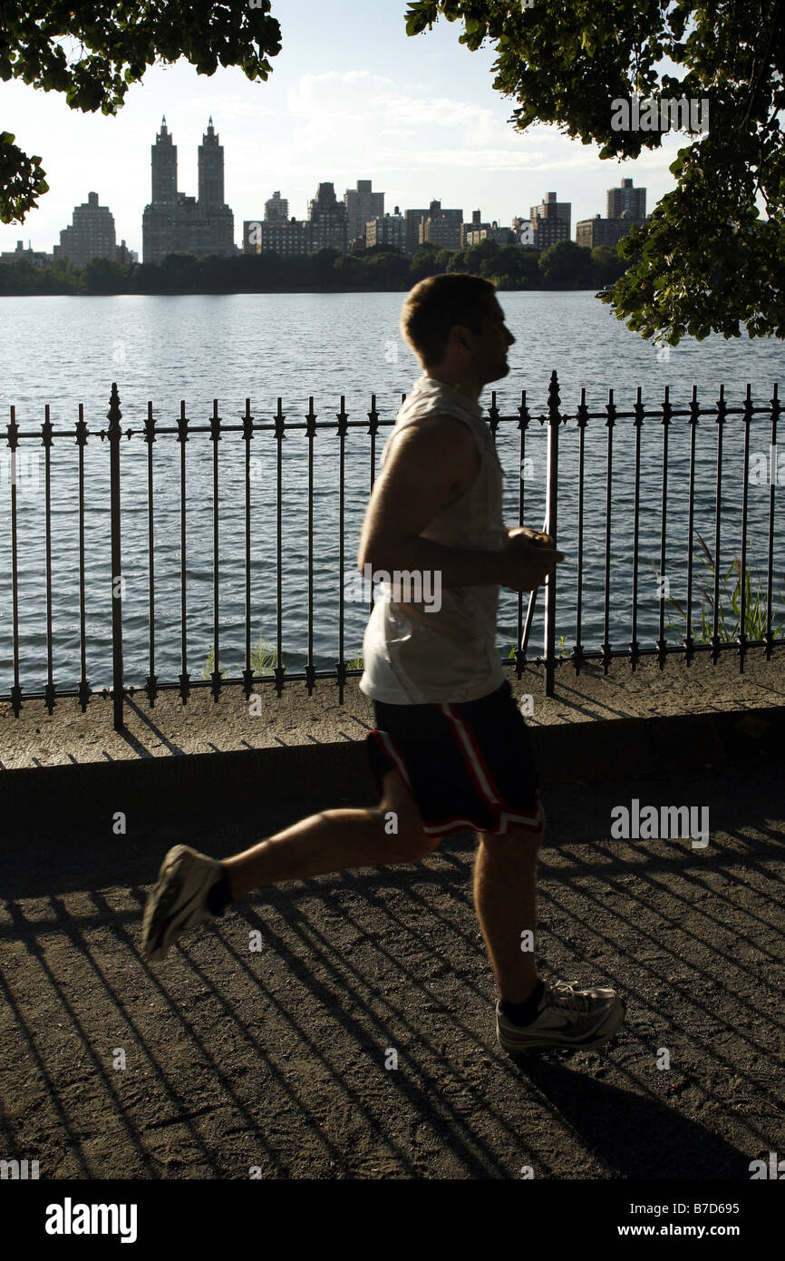 Jogging, Jacqueline Kennedy Onassis serbatoio, al Central Park di New York City, Stati Uniti d'America Foto Stock