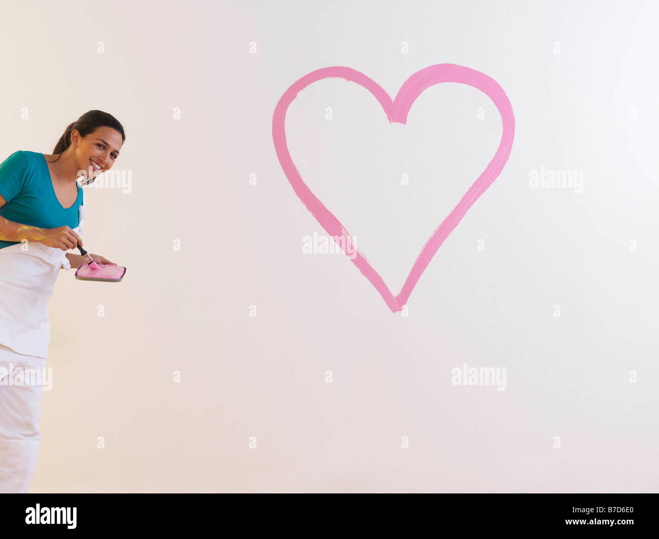 Ragazza con cuore dipinto. Foto Stock