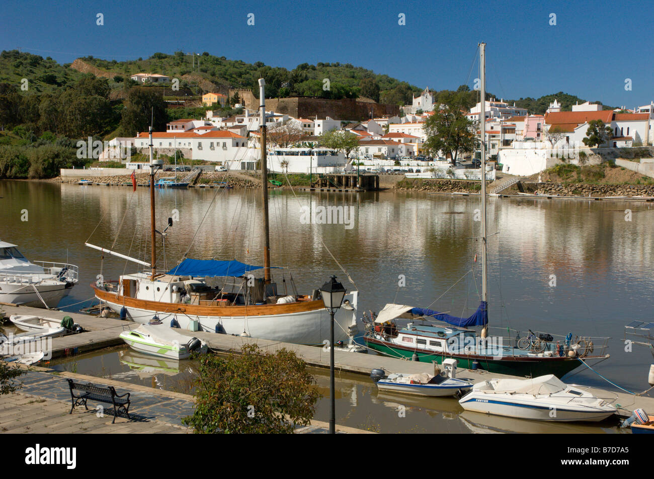 Algarve orientale, Alcoutim, da Sanlucar De Guadiana in Spagna Foto Stock