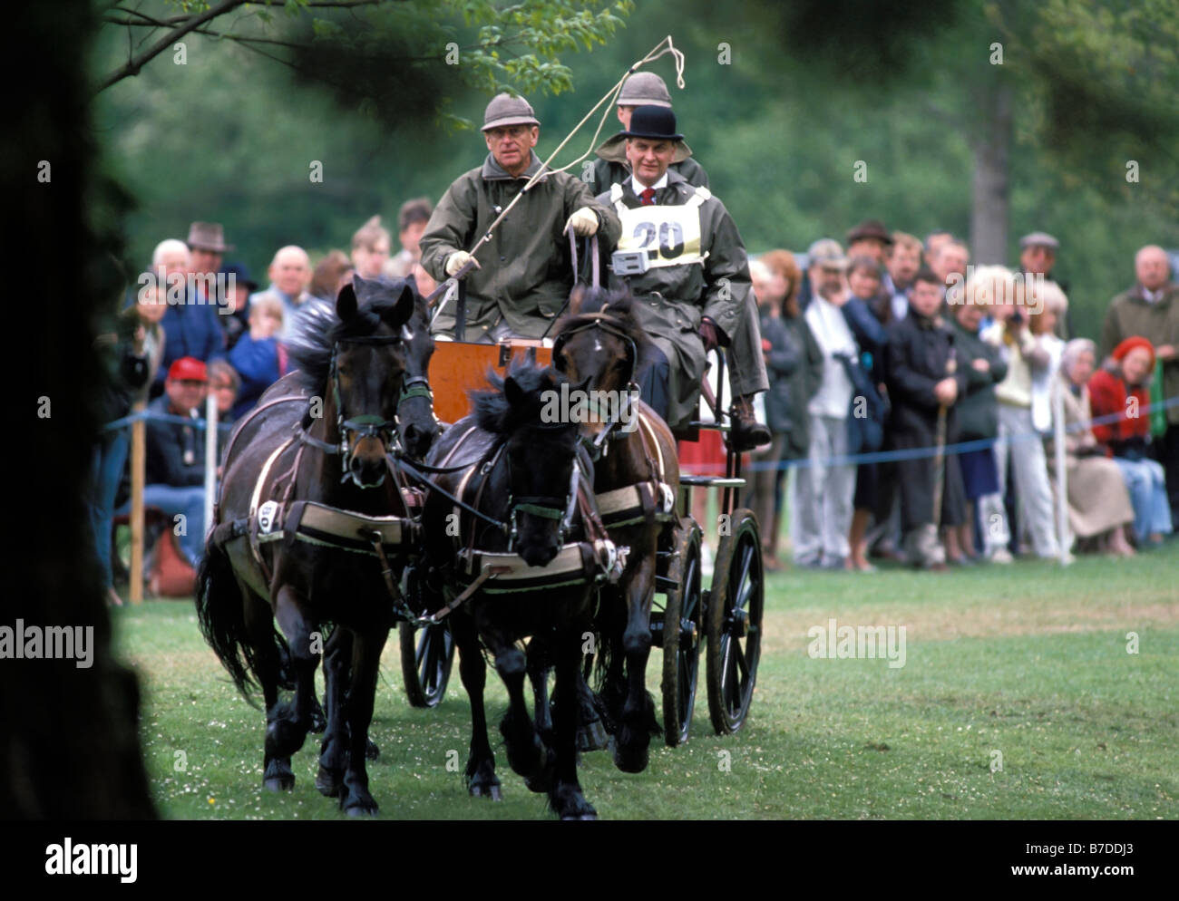 Il Principe Filippo , Duca di Edimburgo in concorrenza al trasporto di equitazione. windsor horse show. Berkshire, Inghilterra, Regno Unito circa 1989 Foto Stock