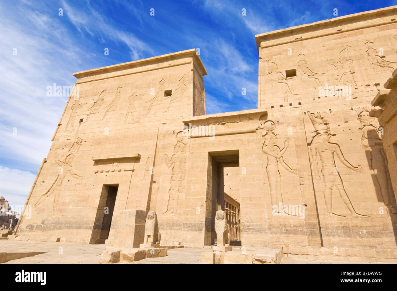 Il primo pilone del Tempio di Iside Philae Aswan Egitto Medio Oriente Foto Stock