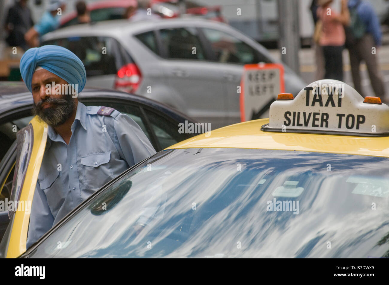 Un Sikh taxi driver in Melbourne Victoria Australia Foto Stock