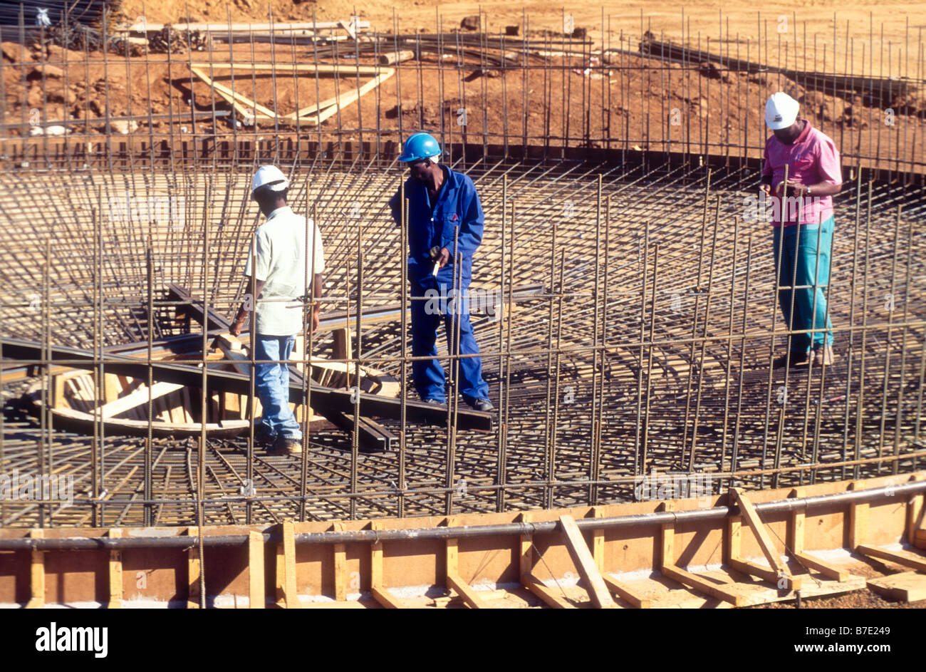 Lavoro in acciaio per costruzioni in calcestruzzo Foto Stock