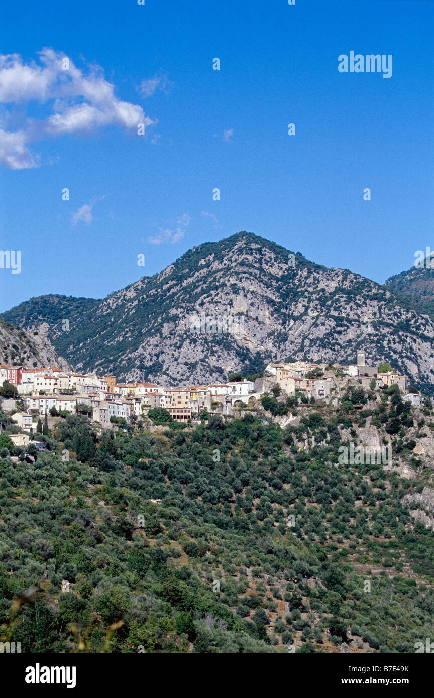 Il pittoresco borgo arroccato di Bonson a pochi chilometri di distanza dal francese sulla Costa Azzurra Foto Stock