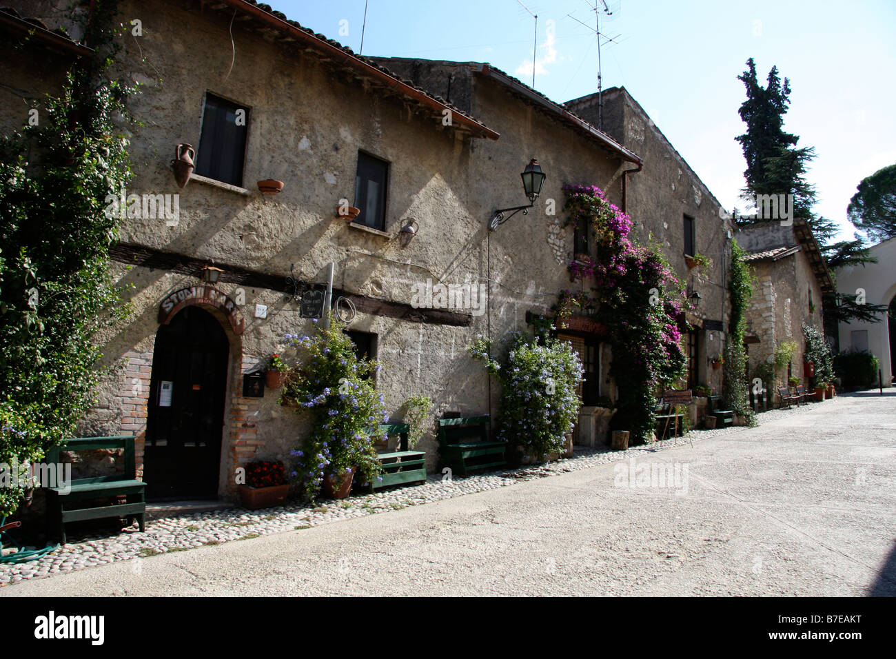 Scena di strada, Abbazia di Farfa. SABINE. LAZIO. Italia Foto Stock