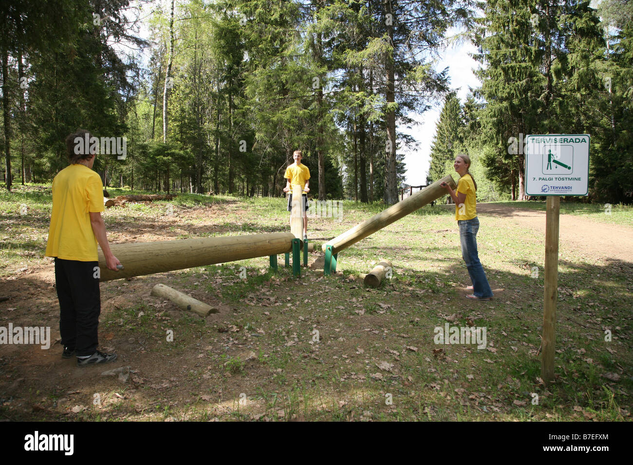 Exercisers sulla salute Tehvandi via Valga County Estonia Foto Stock