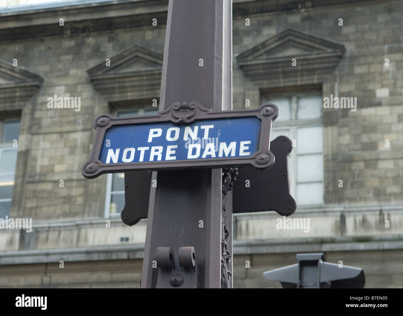 Una tipica strada Parigina Placename per Notre Dame (ponte Pont Notre Dame), Parigi, Francia Foto Stock