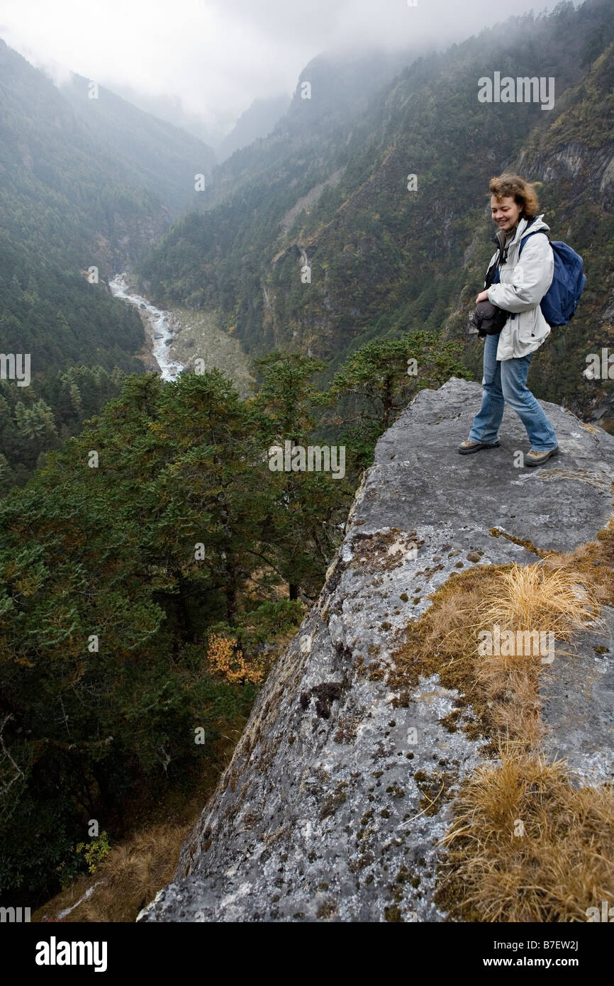 New Scenic 5 posti di Bhote Khosi River Valley vicino a Phurte nel Parco Nazionale di Sagarmatha Solokhumbu regione Nepal Foto Stock