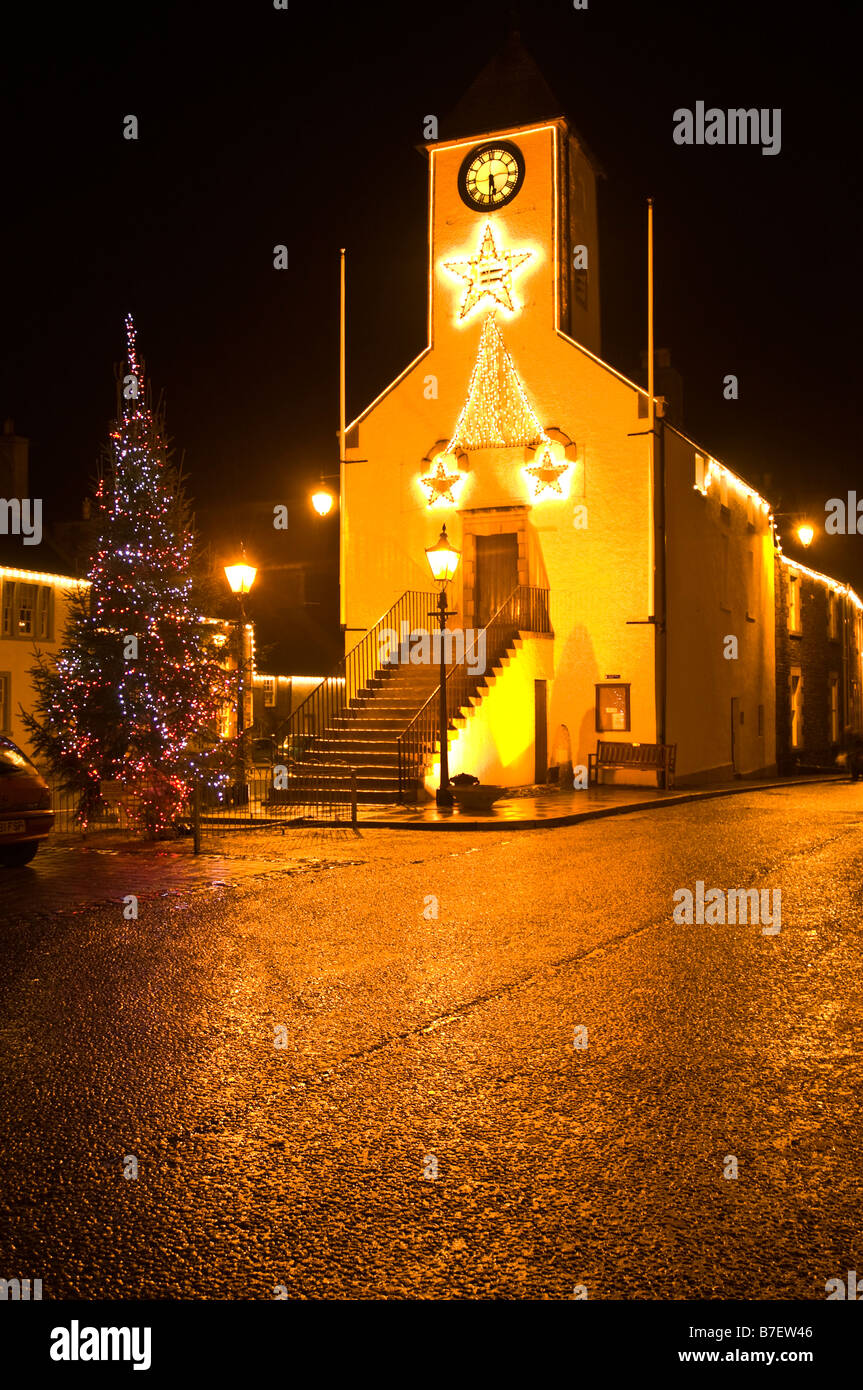Dh LAUDER confini luci di Natale main street casello Town Hall Foto Stock