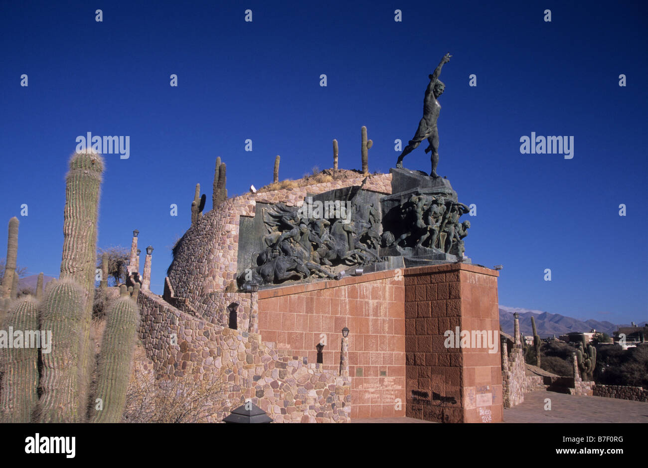 Independence Heroes Monumento a los Héroes de la Independencia dello scultore locale Ernesto Soto Avendaño, Humahuaca, Argentina. Foto Stock