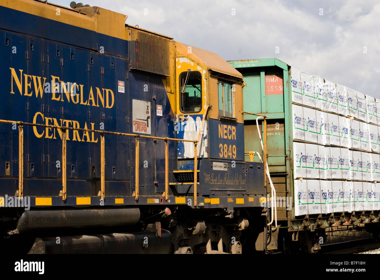 New England Ferrovia Centrale locomotiva diesel commuta nolo auto a White River Junction VT USA Foto Stock