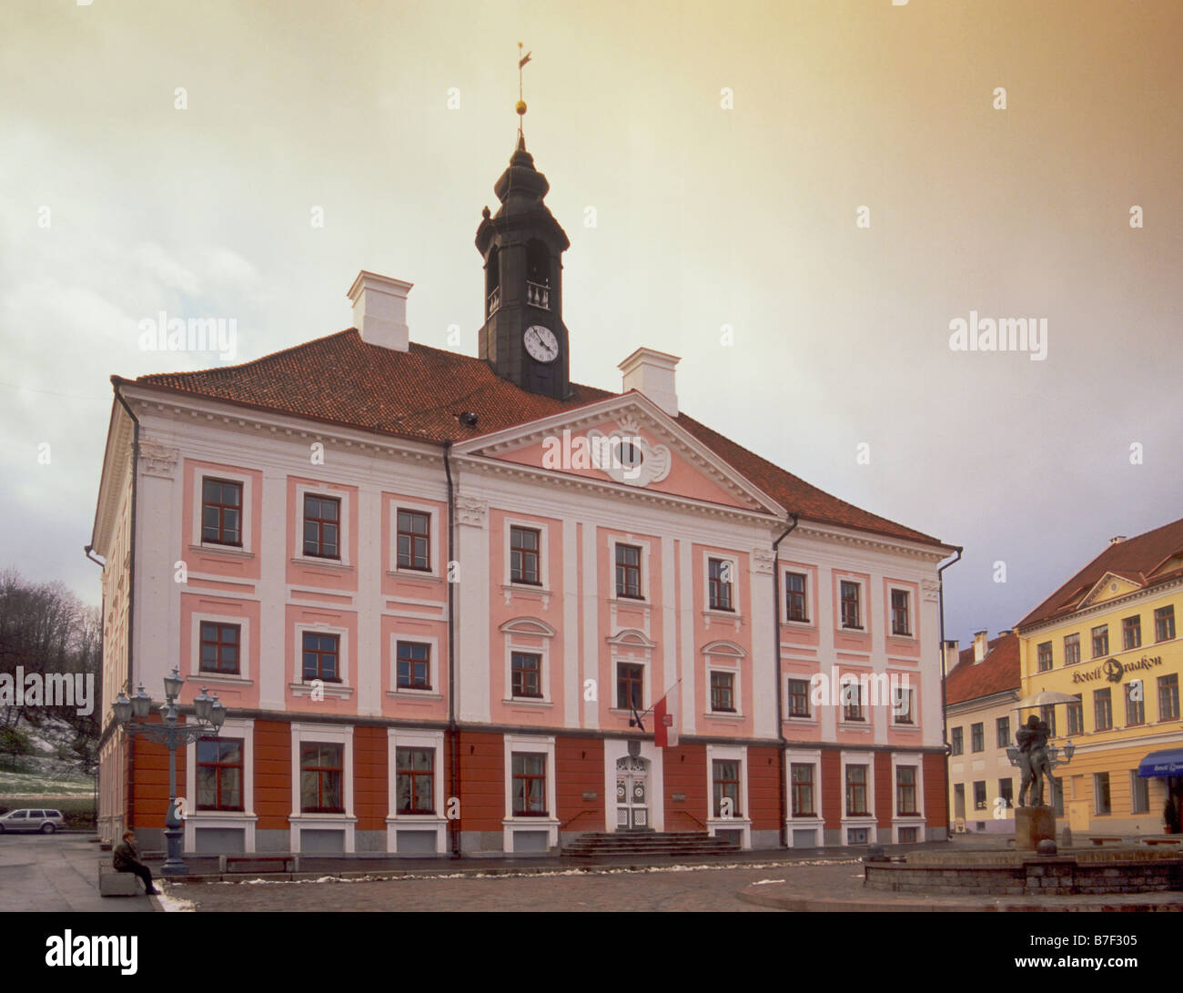 Il municipio di Raekoja Plats a Tartu in Estonia Foto Stock