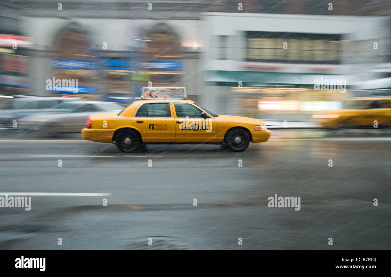 New York City Taxi con il nuovo logo che è entrato in vigore alla fine del 2007 Foto Stock