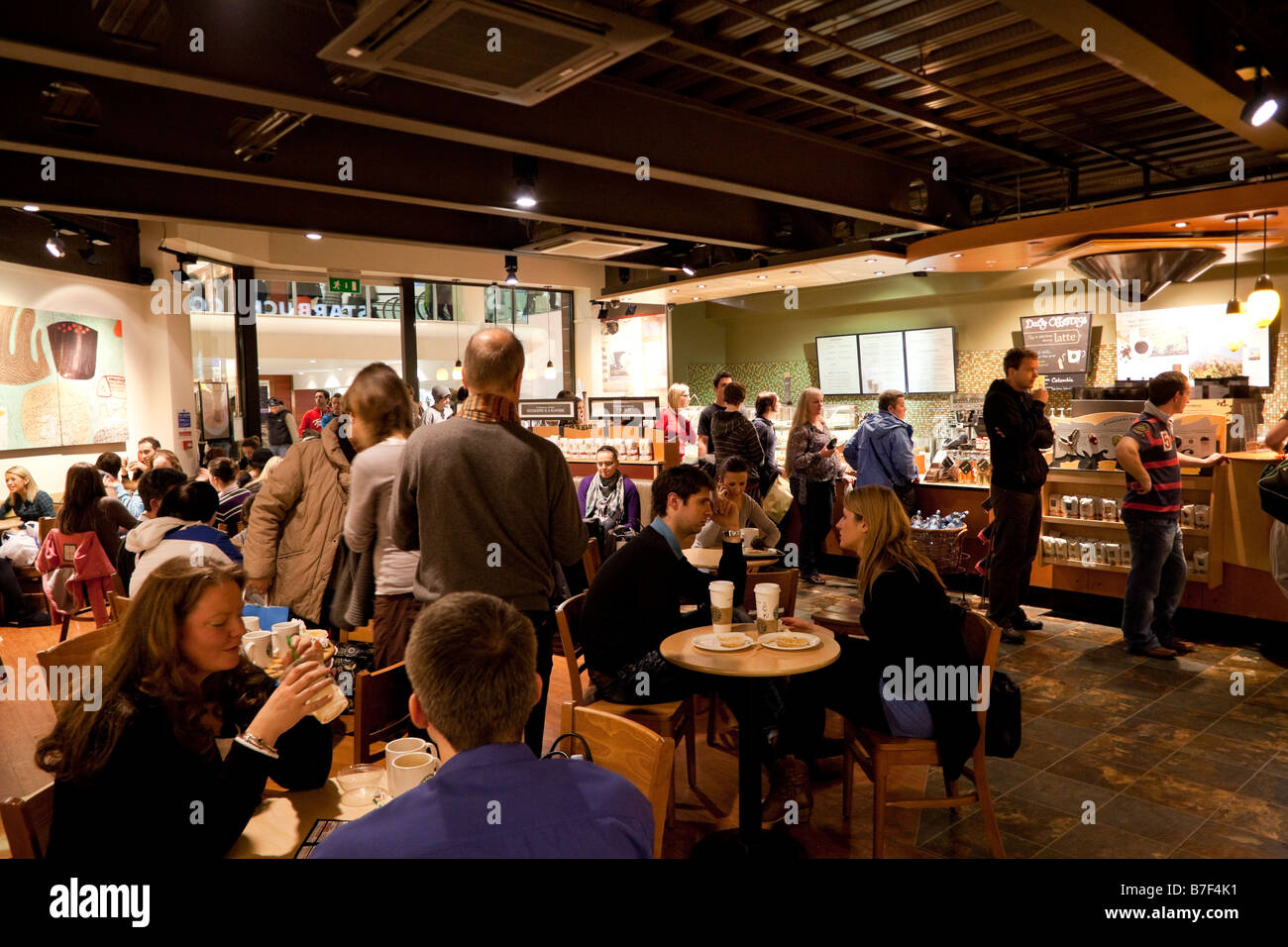 Starbucks Cafe, Dundrum Shopping Centre, Dublino, Irlanda Foto Stock
