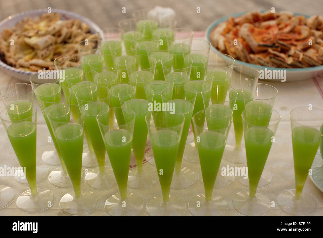 Il verde delle bevande in bicchieri Foto Stock