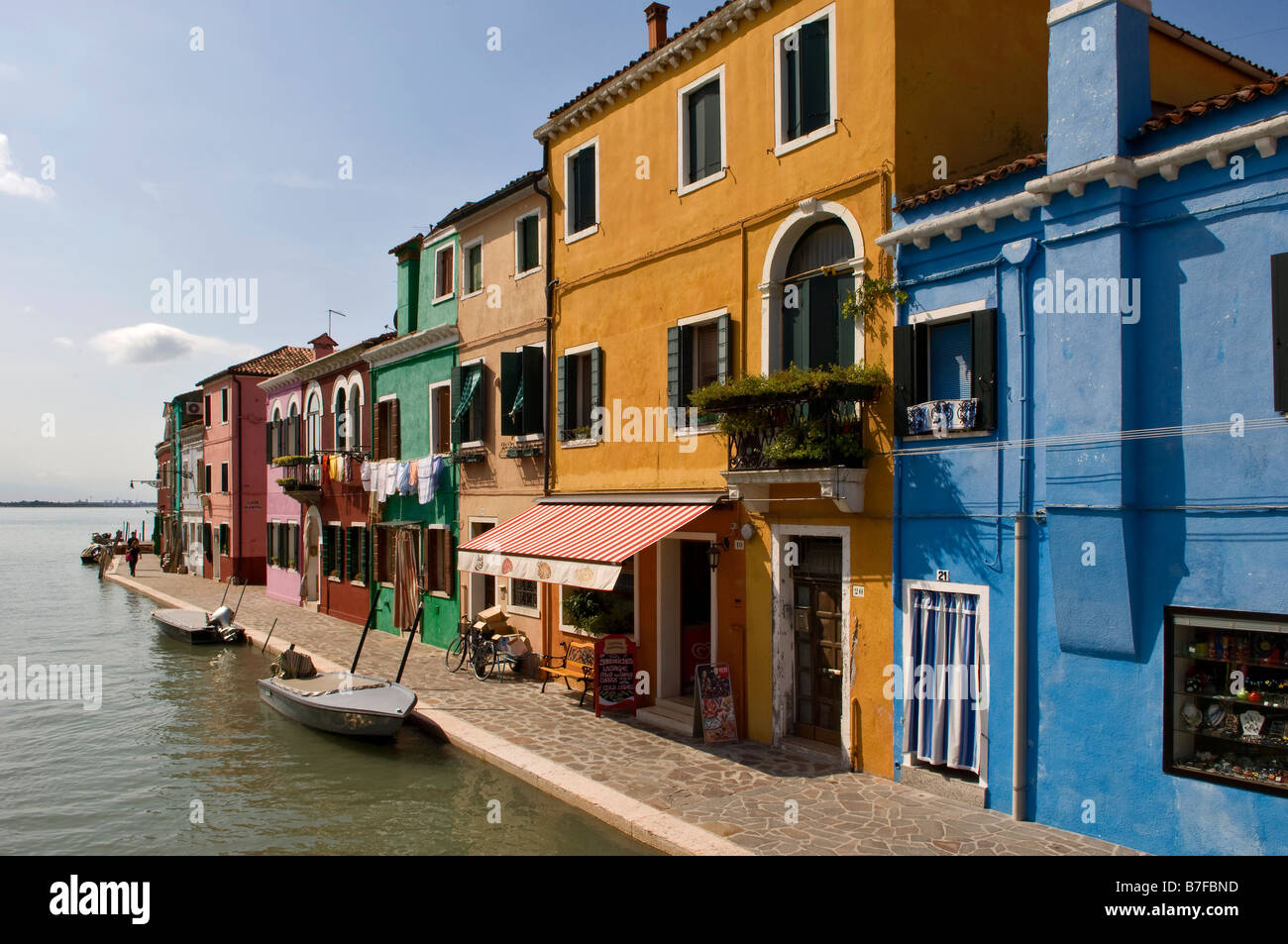 Burano Venezia frontale colorata Casa Italia Europa Foto Stock