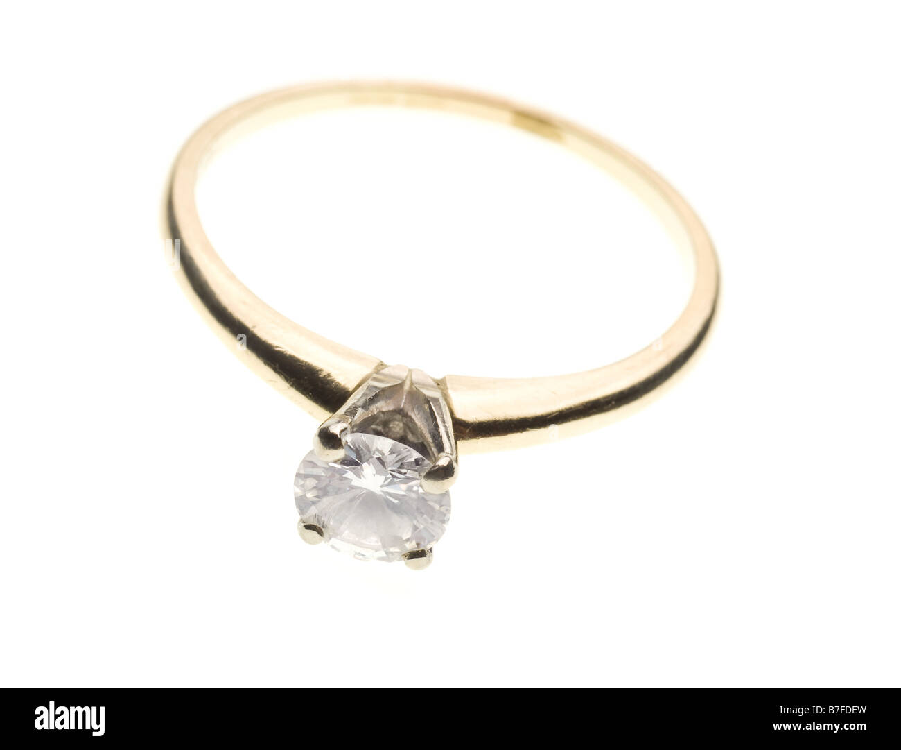 Diamante vintage anello di fidanzamento isolato su bianco Foto stock - Alamy