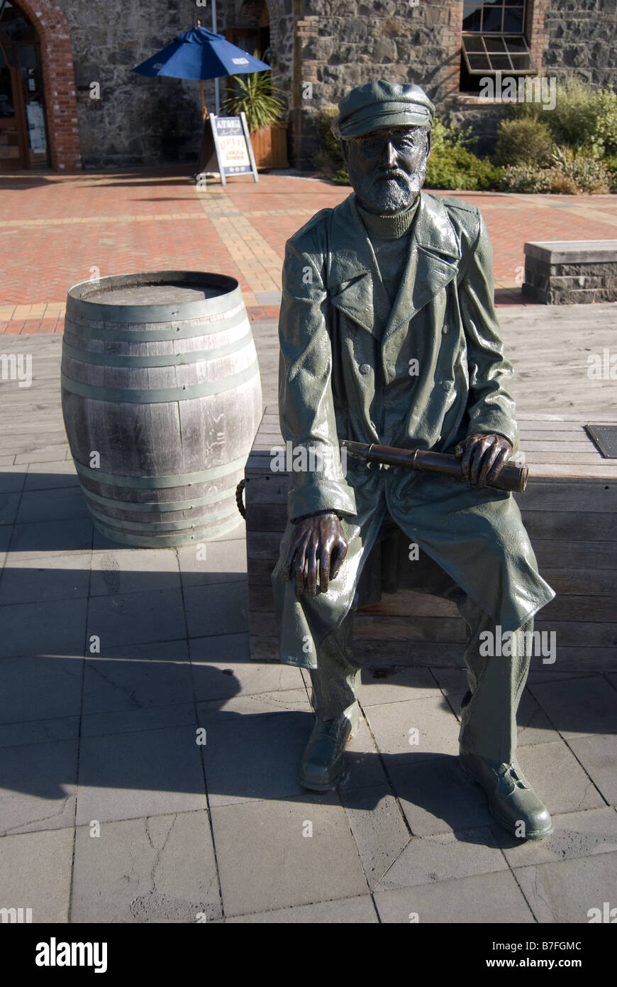 Il capitano Henry Caino statua, il vecchio servizio di atterraggio edificio, George Street, Timaru, Canterbury, Nuova Zelanda Foto Stock