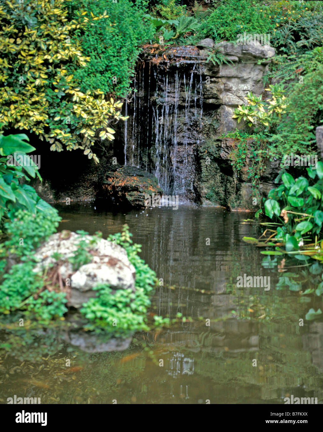 Cascata a Compton Acres Foto Stock